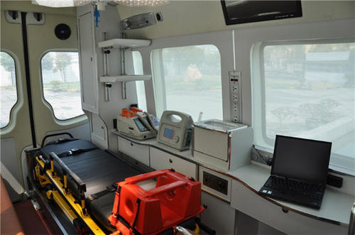 高青县救护车内部